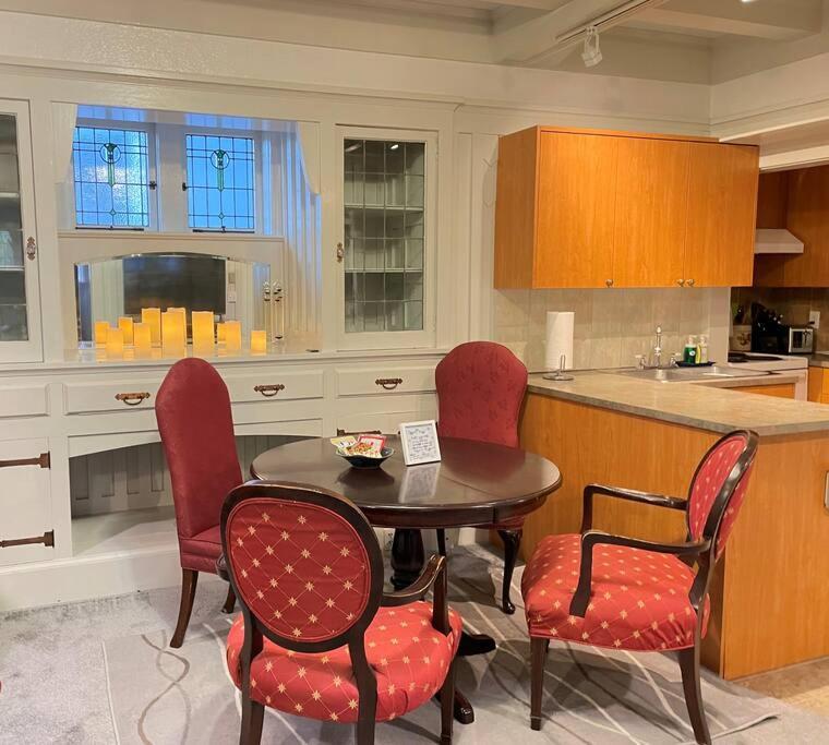 Parlor Suite In Heritage Manor, Fairfield, Near Dt Victoria Dış mekan fotoğraf